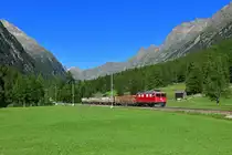 Ge 4/4 I 605 mit einem Güterzug am 04.09.2019 bei Bever.