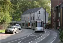 Abwärts -

... führt hier die Straßenbahnstrecke in Düsseldorf-Grafenberg in der Ludenbergerstraße, hier mit einem NF8U-Zug der Linie U73.

14.10.2019 (M)
