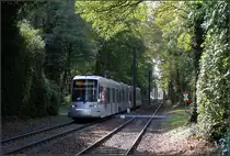 Schön im Grünen -

Eine NF8U-Straßenbahn auf der U72 nach Ratingen-Mitte zwischen Bäumen auf der früheren Eisenbahnstrecke kurz vor der Haltestelle Hirschweg in Düsseldorf Rath.

Düsseldorf, 14.10.2019 (M)
