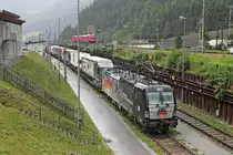 Nachschuss auf MRCE/ÖBB X4 E-876 (193 876-0)  25 Jahre Deutsche Wiedervereinigung , als diese am 04.07.2018 mit einer RoLa (Brennersee - Wörgl) und der MRCE/ÖBB X4 E-864 (193 864-6) aus dem RoLa-Terminal Brennersee in Richtung Inntal ausfuhr.
