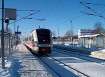 Notl�sung auf der Sachsen-Franken-Magistrale:IC statt ICE: VT 612 statt wegen st�ndiger technischer Probleme ausrangierter Hightech-Baureihe 605. Hier IC 1565 N�rnberg-Dresden bei Durchfahrt in Klingenberg-Colmnitz, 23.01.2004
