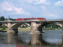 Ein Desiro als RB 17930 nach Sebnitz auf der Elbebr�cke in Pirna (18.07.2003)
