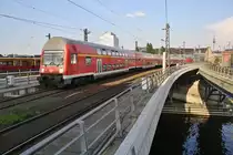 RB14 (RB18630)  Airport-Express  von Berlin Schönefeld Flughafen nach Nauen erreicht am 09.05.2018 den Berliner Hauptbahnhof. Schublok war 112 119.