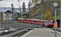 R1828 nach Davos Platz mit der Ge 4/4 III 646  Sta.Maria/Val Müstair  verlässt Filisur. (06.11.2019)
