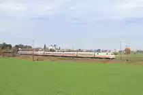 Unbekannter 401 in Richtung München am 01.11.2018 bei der Ausfahrt aus dem Bahnhof Möttingen. 