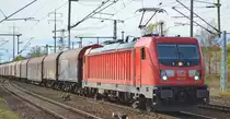 DB Cargo AG [D] mit  187 123  [NVR-Nummer: 91 80 6187 123-5 D-DB] und Coilzug (leer) Richtung Ziltendorf am 18.10.19 Bf. Flughafen Berlin Schönefeld.