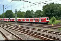 472 526-3 und (nicht zu sehen) 472 515-6 der S-Bahn Hamburg als S31 von Pinneberg nach Hamburg-Neugraben erreichen Hamburg Hbf (S-Bahn) auf Gleis 3.
[5.8.2019 | 15:32 Uhr]
