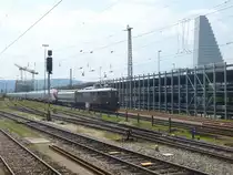 In meinem Urlaub anlässlich des Basel Tattoo 2018 habe ich einen Abstecher zum Basel Bad Bf gemacht, zu sehen ist Swisstrain Ae 6/8 208 mit 2 SBB Triebzügen im Anhang. Aufnahme stammt vom 20.07.2018, Basel Bad Bf
