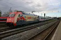 101 064-4 verlässt am 27.10.2019 mit dem IC2212 von Koblenz Hauptbahnhof nach Ostseebad Binz den Rostocker Hauptbahnhof.