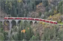 IR1141 nach St.Moritz mit einem Allegra ABe 8/12 an der Spitze auf dem Schmittentobelviadukt. (06.11.2019)