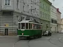 Graz. Am 14.09.2019 fuhr TW 121 als Shuttle
zum Publikunstag am Grazer Hauptbahnhof, hier in
der Steyrergasse. 