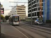 Graz. Am 13.10.2019 lieferte sich Variobahn
225 ein spannendes Rennen mit einem Polizeiauto. 
Die Straßenbahn ist hier vor der Messe Richtung Remise
Steyrergasse zu sehen. 