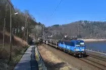 383 002 mit einem Autoleerzug am 25.03.2018 bei Königstein.