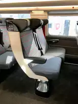 Eine Sitzgruppe in der neu gestalteten 1. Klasse im so genannten  l'Ocean -Design. Aufgenommen am 06.09.2019 in einem neuen TGV  inOui  Duplex Zug auf der Fahrt von Bordeaux nach Hendaye.