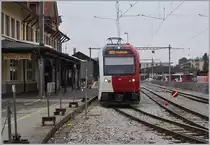 In Châtel St-Denis wartet der TPF Regionalzug S50 14824, ein Stadler SURF, auf die Abfahrt nach Montbovon.


28. Okt. 2019