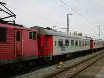 Während eines Halt,am 08.November 2019,in Bergen/Rügen aufgenommen diesen schwedischen Reisezugwagen hinter der Zuglok 155 222.