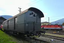 Der Bahnpostwagen Bpw 50 81 00-03 910-8 war Ende August 2019 im Außenbereich des Heizhauses Lienz zu sehen. 