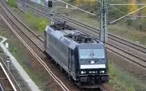 LEG - Leipziger Eisenbahnverkehrsgesellschaft mbH, Leipzig [D] mit der MRCE Mietlok  185 564-2  [NVR-Nummer: 91 80 6185 564-2 D-DISPO] kommt gerade am Berliner Westhafen Richtung Berlin Jungfernheide gefahren, 13.11.19 Berlin Putlitzbrücke. 