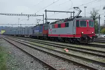 ZUCKERRÜBENKAMPAGNE 2019 AARBERG.
Zuckerrübenzug Yverdon-les-Bains - Aarberg mit Re 420 178-6 und Re 420 503-5 von TRAVYS. In Lyss werden die vielen Wagen für die Weiterfahrt nach Aarberg umfahren.
Die Aufnahmen entstanden am 11. November 2019  FASNACHTSBEGINN 2020 .
Foto: Walter Ruetsch 