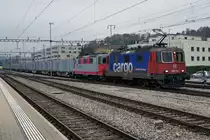 ZUCKERRÜBENKAMPAGNE 2019 AARBERG.
Zuckerrübenzug Yverdon-les-Bains - Aarberg mit Re 420 178-6 und Re 420 503-5 von TRAVYS. In Lyss werden die vielen Wagen für die Weiterfahrt nach Aarberg umfahren.
Die Aufnahmen entstanden am 11. November 2019  FASNACHTSBEGINN 2020 .
Foto: Walter Ruetsch 