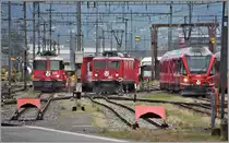 Ge 4/4 II 626  Malans , Ge 4/4 I 610  Viamala  und ABe 8/12 3505  Giovanni Segantini  in Landquart. (12.11.2019)