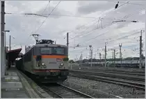 Die Dienst-Zeit der BB 25500 läuft langsam ab und zeigt das Bild eine der letzten BB 25500 im Planeinsatz, die BB 25664 welche in Strasbourg mit ihren TER verlässt.

28. Mai 2019