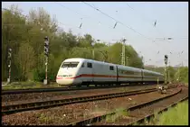 ICE 401017 erreicht hier am 6.5.2006 auf der Fahrt nach Hamburg den Bahnhof Hasbergen.
