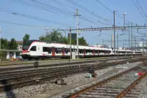 Dreifach Traktion, an der Spitze mit dem RABe 523 019, auf der S1, verlässt den Bahnhof Pratteln. Die Aufnahme stammt vom 02.09.2019.
