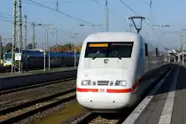 RHEINE (Kreis Steinfurt), 10.11.2019, 401 503-8 als ICE 925 nach Köln Hbf im Bahnhof Rheine; dieser Zug macht hier aufgrund eines Sonderfahrplans Halt, denn alle Züge auf der Strecke Hamburg <--> Köln werden zwischen Münster und Osnabrück bis zum 14.12.2019 über Rheine umgeleitet und halten deshalb hier auch