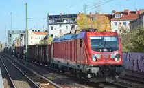DB Cargo AG [D] mit  187 144  [NVR-Nummer: 91 80 6187 144-1 D-DB] und Ganzzug offener Drehgestell-Güterwagen (Stahlschrott) am 14.11.19 S-Bhf. Berlin Wedding.