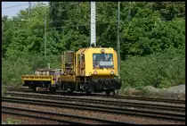 Ein SKL fährt hier am 11.5.2006 durch den Bahnhof Köln West.