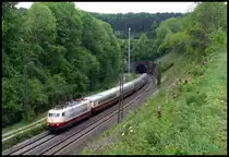 DB 103184 hat hier am 14.5.2006 um 9.44 Uhr mit dem TEE 79827 den Lengericher Tunnel verlassen und fährt weiter zum Zielbahnhof nach Binz auf Rügen.