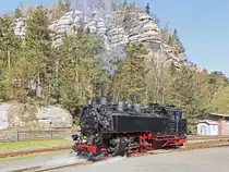 Der 99 731 bei Umsetzen in Bahnhof Kurort Oybin am 16. April 2019.