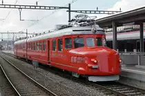 Roter Pfeil  CHURCHILL .
Anlässlich einer Sonderfahrt vom 16. November 2019 konnte der RAe 4/8 1021 mit Baujahr 1939 (1996) wieder einmal als sehr seltener Gast in der Westschweiz bewundert werden. Er ist in Zürich stationiert. Nach der Ankunft in Murten mit einer Reisegruppe von Genève auf Gleis 3 bot sich die Gelegenheit den fotogenen Oldtimer ab verschiedenen Standorten zu verewigen.
Foto: Walter Ruetsch 