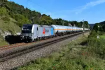 Einen Ganzzug bestehend aus Gaskesselwagen hatte am 19. September die Railpool 193 811 am Haken. Bei Hagenacker konnte ich die an die Retrack GmbH vermietete Maschine bei der Fahrt durch den Naturpark Altmühltal aufnehmen. 