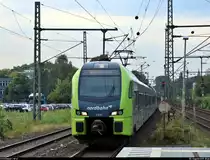1429 001-9 (ET 5.01) und 1430 037-0 (ET 6.02 | Stadler FLIRT 160) der NBE Nordbahn Eisenbahngesellschaft mbh & Co. KG als verspätete RB 75539 (RB61) von Itzehoe nach Hamburg Hbf erreichen den Bahnhof Pinneberg auf der Bahnstrecke Hamburg-Altona–Kiel (KBS 103).
Das Bahnsteigende war wegen Umbaus leider nicht zugänglich.
[5.8.2019 | 18:46 Uhr]