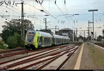Nachschuss auf 445 027-9 und 445 021 (Bombardier Twindexx Vario) von DB Regio Schleswig-Holstein (DB Regio Nord) als RE 21085 (RE7) von Flensburg, weiter als RE 21130 (RE7) nach Kiel Hbf, die den Endbahnhof Neumünster abweichend auf Gleis 3 erreichen.
[5.8.2019 | 20:23 Uhr]