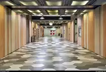 Der Personentunnel des Bahnhofs Neumünster präsentiert sich in einem einladenden Zustand. Das hatte ich, verglichen mit den Bahnsteiganlagen, so nicht erwartet.
[5.8.2019 | 21:11 Uhr]