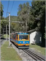Der Monte Generoso Bahn MG Bhe 4/8 13, unterwegs zum Monte Generoso wartete in S. Nicolao unseren talwärts fahrenden Kreuzungszug ab. 

27 Sept. 2018