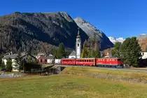 Ge 6/6 II 707 mit einem Güterzug am 30.10.2017 bei Bever.