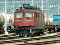  Die alte Lady  Ae 6/6 11424 mit Zierstreifen,wartet abgeb�gelt
am 07.07.07 in Buchs/SG