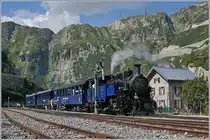 Nach der anstrengenden Bergfahrt müssen für die Weiterfahrt in Gletsch die Wasservorräte ergänzt werden, denn der Kulminationspunt der Strecke ist noch nicht erreicht. 

Die DFB HG 3/4 N° 1 in Gletsch. 


31. Aug. 2019