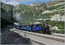 Die DFB HG 3/4 N° 1 in ihrem schmucken blauen Farbkleid erreicht mit einen Dampfzug von Oberwald nach Realp den Bahnhof Gletsch. 

31. August 2019