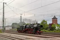 22. Juni 2019 in Lichtenfels. 52 8154-8 kommt gerade aus dem Bw zwecks Wasser fassen. 