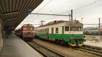 Der Hector 721 030-5 trifft am 23. April 2019 den Elektrotriebzug mit 460 041-7. Kaum zu glauben, dass das Foto aus 2019 stammt! 