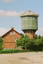 11. August 2004	in Dänemark am Bahnhof von Allingabro sah ich diesen Wasserturm