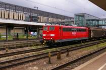 151 101 mit G�terzug am 05.07.2007 bei der Durchfahrt in Regensburg Hbf