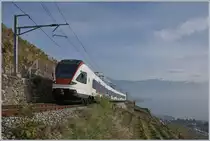 Auf der Suche nach einer Fotostelle für einen etwas längeren Zug auf der Train des Vignes Strecke versuchte ich es an dieser Stelle mit dem SBB RABe 523 027 der als S7 von Vevey nach Palézieux unterwegs ist. 

24. Nov. 2019