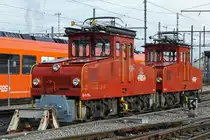 Regionalverkehr Bern-Solothurn/RBS.
Durch Bildausschnitt Fotoshop am 24. November 2019 entstandene Portraitaufnahme der RBS Ge 4/4 112 und Ge 4/4 111 auf dem Abstellgeleise Solothurn.
Der Bahnfotograf vermutet die erfolgte Ausrangierung der beiden Loks mit Baujahr 1927?
Foto: Walter Ruetsch