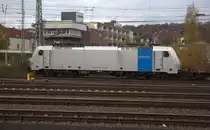 186 451-1 von Lineas/Railpool kommt aus Richtung Montzen/Belgien mit einem Güterzug aus Antwerpen-Noord(B) nach Köln-Gremberg(D) und fährt in Aachen-West ein. Aufgenommen vom Bahnsteig in Aachen-West. 
Am Nachmittag vom 13.11.2019.